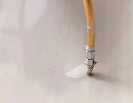 吴起瓷砖空鼓维修公司专业解答在瓷砖铺贴过程中，如果使用的砂料过粗（如全部使用了粗砂），可能会导致以下问题