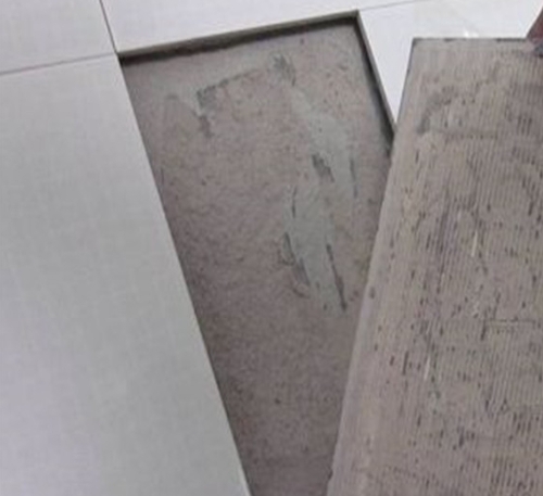 吴起瓷砖空鼓维修公司分享瓷砖铺贴时如果打浆（即涂抹在瓷砖背面和基层上的砂浆或瓷砖胶）过少，会带来以下问题